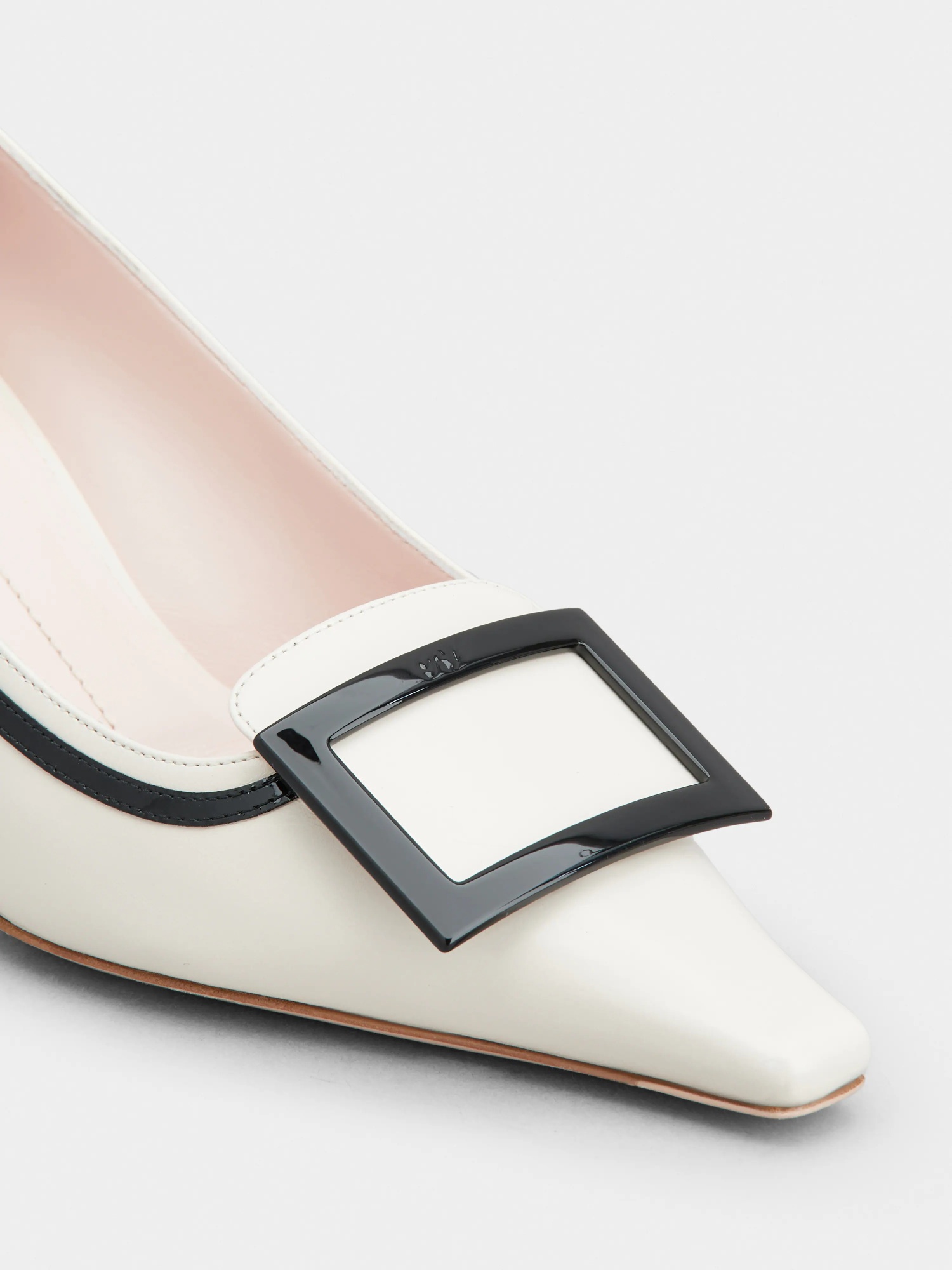 Shop Roger Vivier Viv' Canard Pumps In Leather In Nude