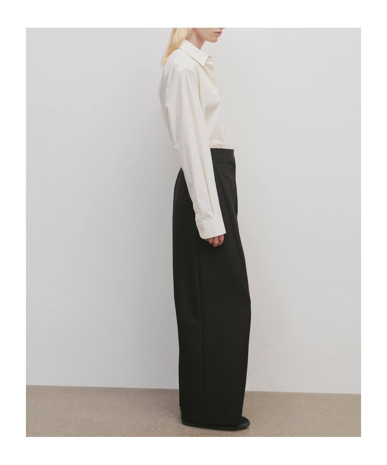 The Row Wide-leg Wool Casual Pants In Black