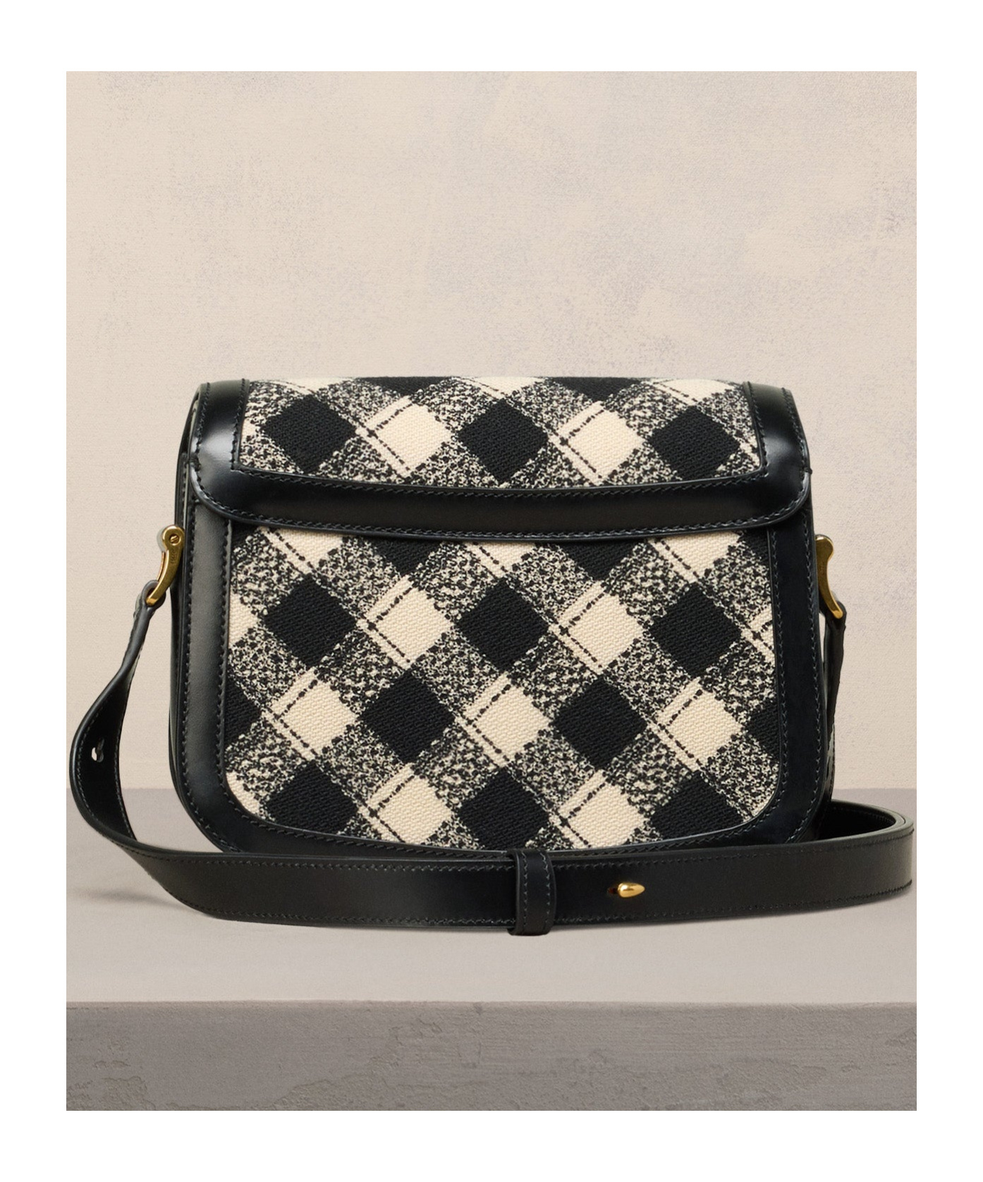 Ami Alexandre Mattiussi Logo Shoulder Bag In Black