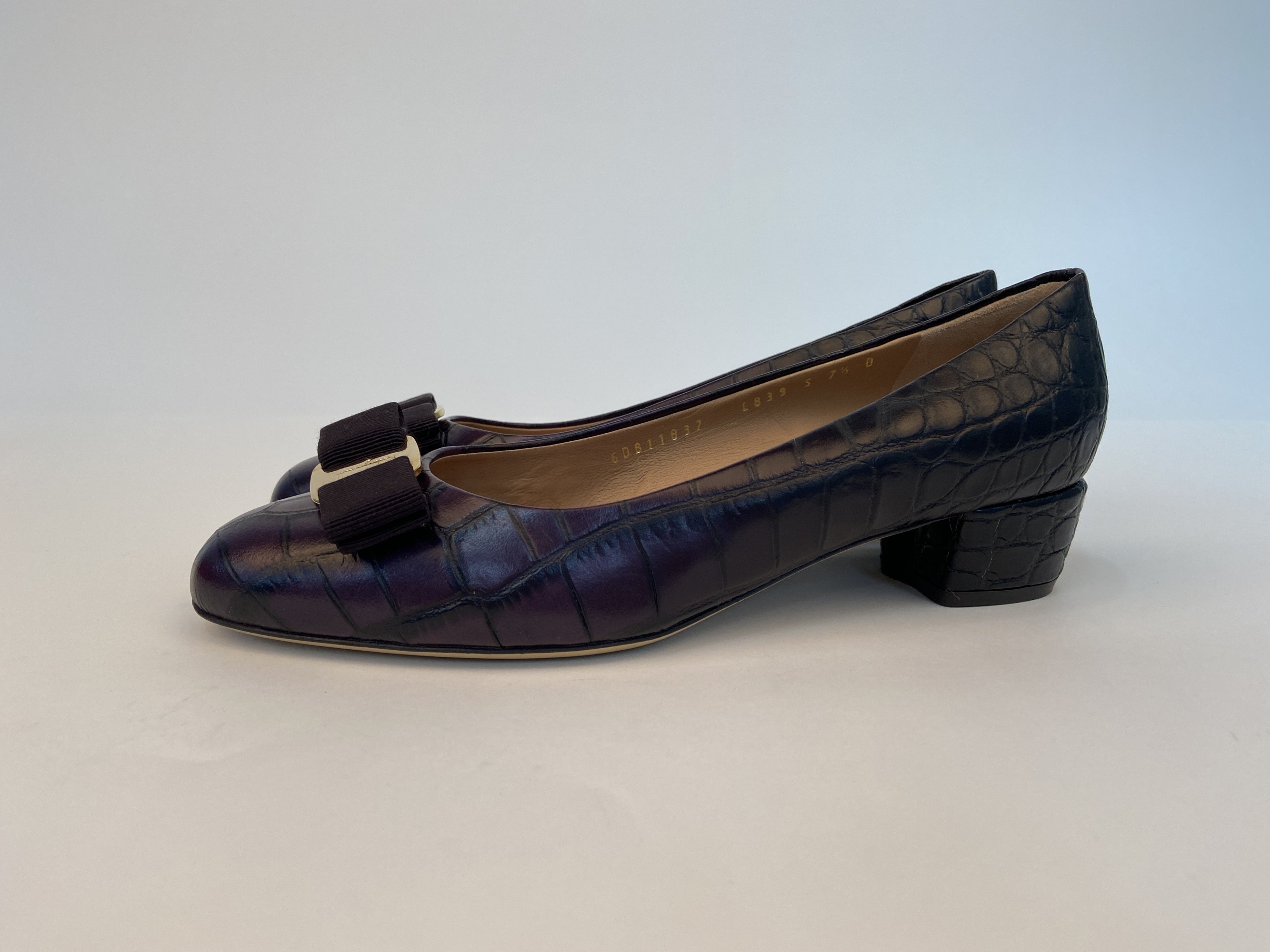Ferragamo Logo Ballet Shoes In Black