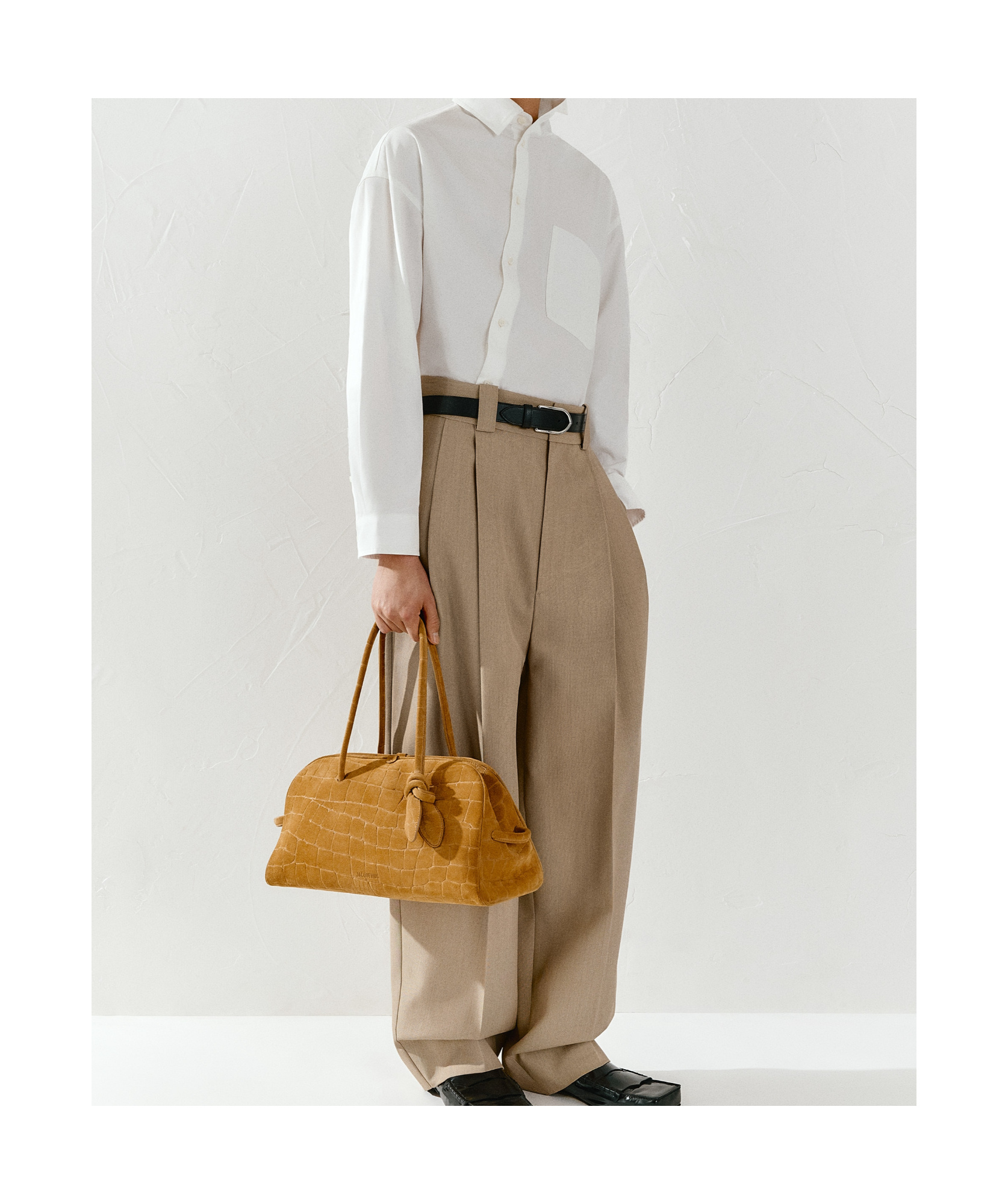 Jacquemus Bowling Shoulder Bag In Brown