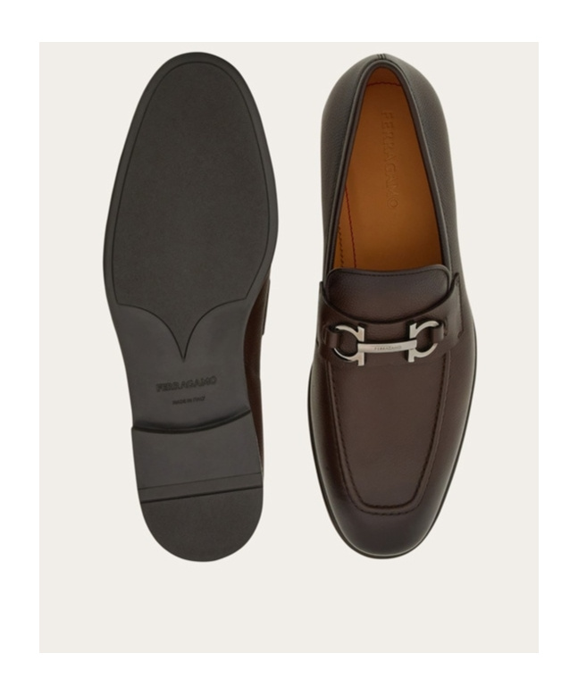 Ferragamo Foster Gancini Loafers In Hammered Leather In Black