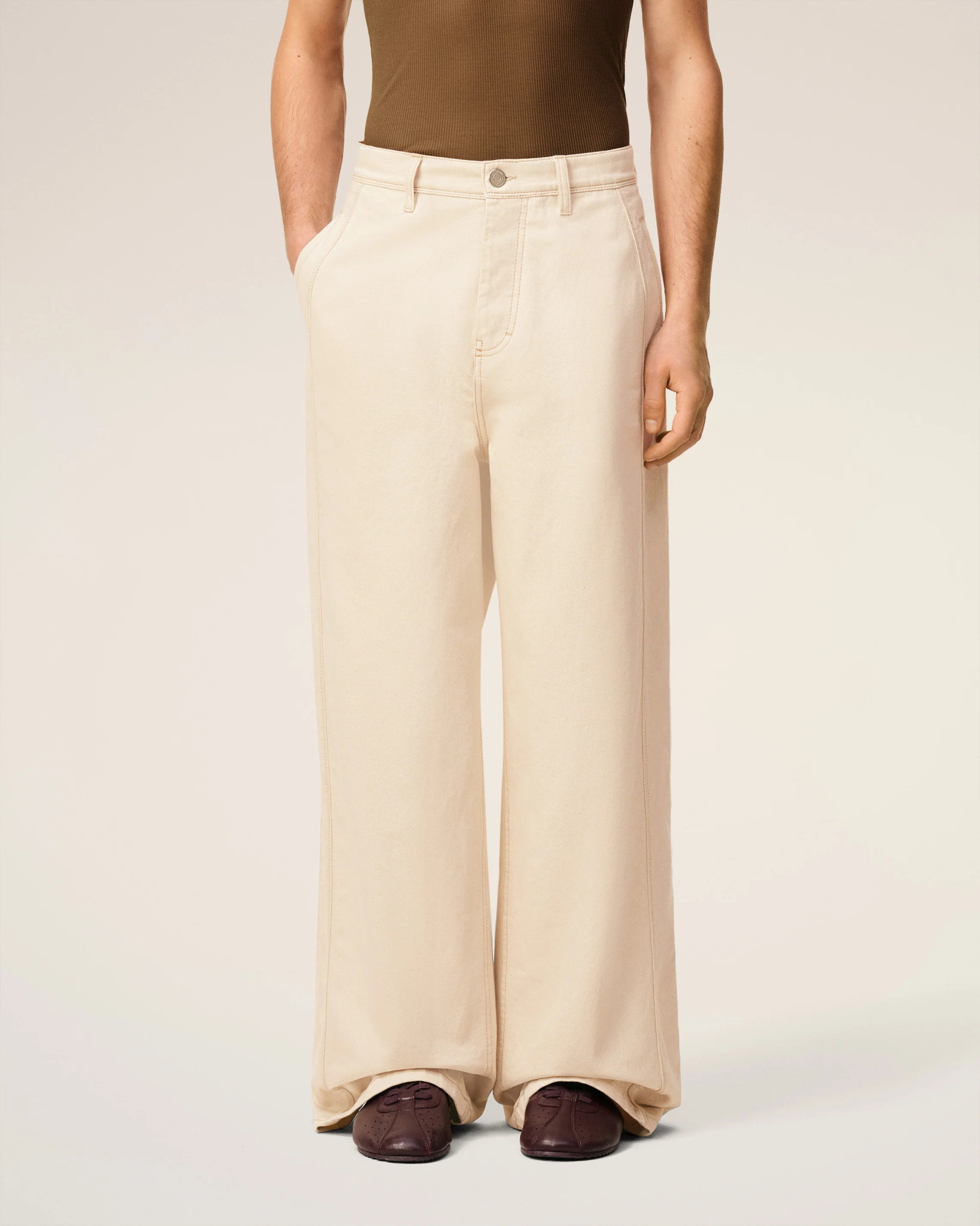Ami Alexandre Mattiussi Ami Paris Jean Wide Fit Avec Bandes Laterales In Neutral