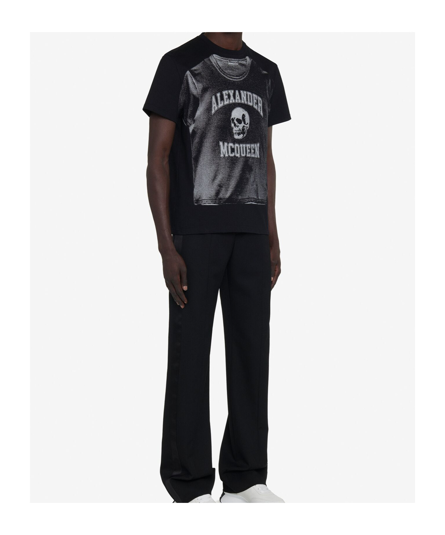 Alexander Mcqueen Logo Print T-shirt In Black