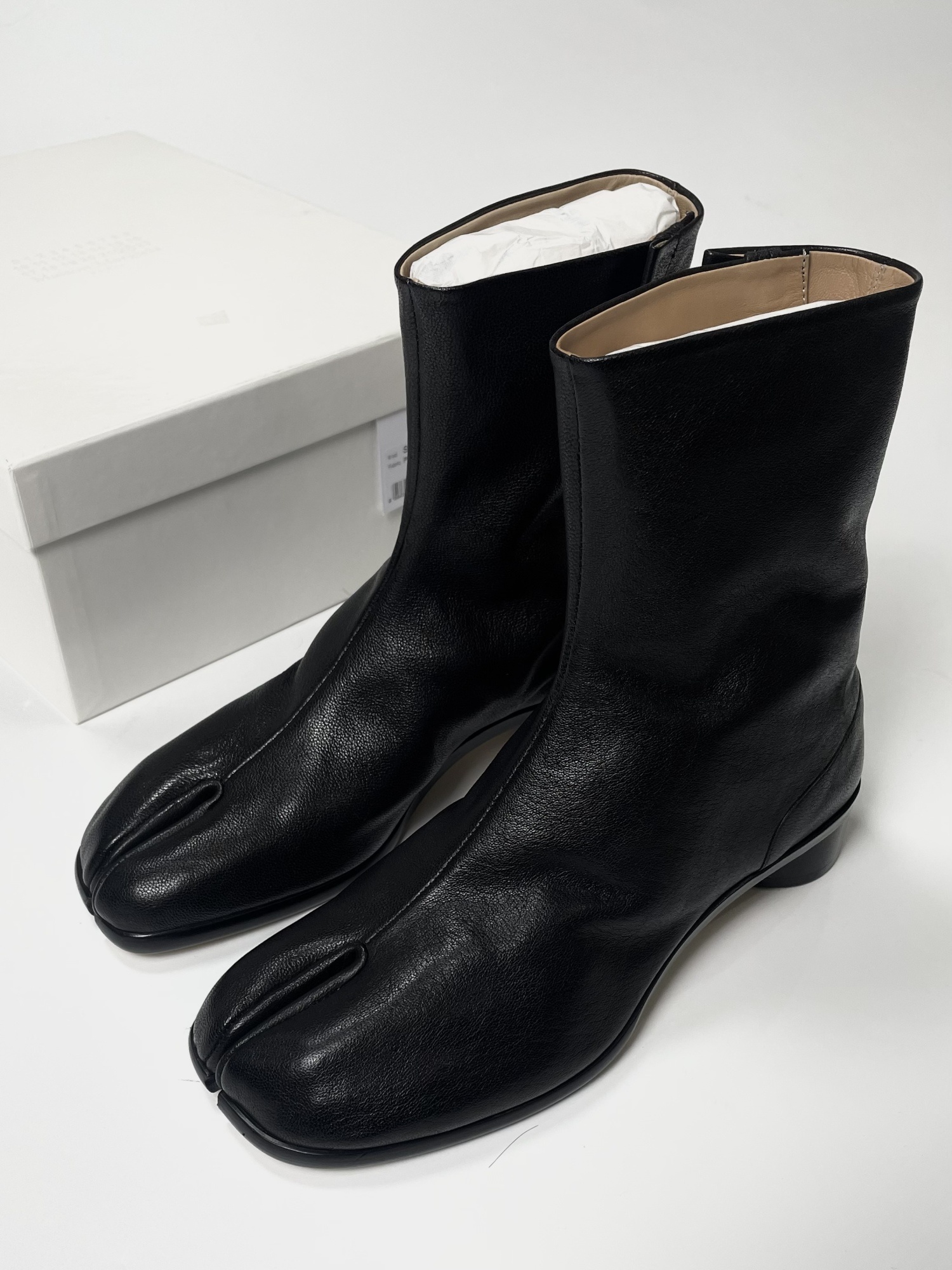 Maison Margiela Tabi Split-toe Textured-leather Boots In Black