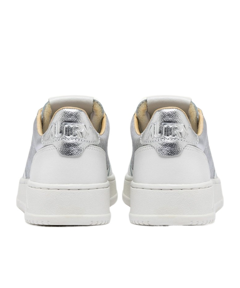 Autry Round Head Low-cut Sneakers In White