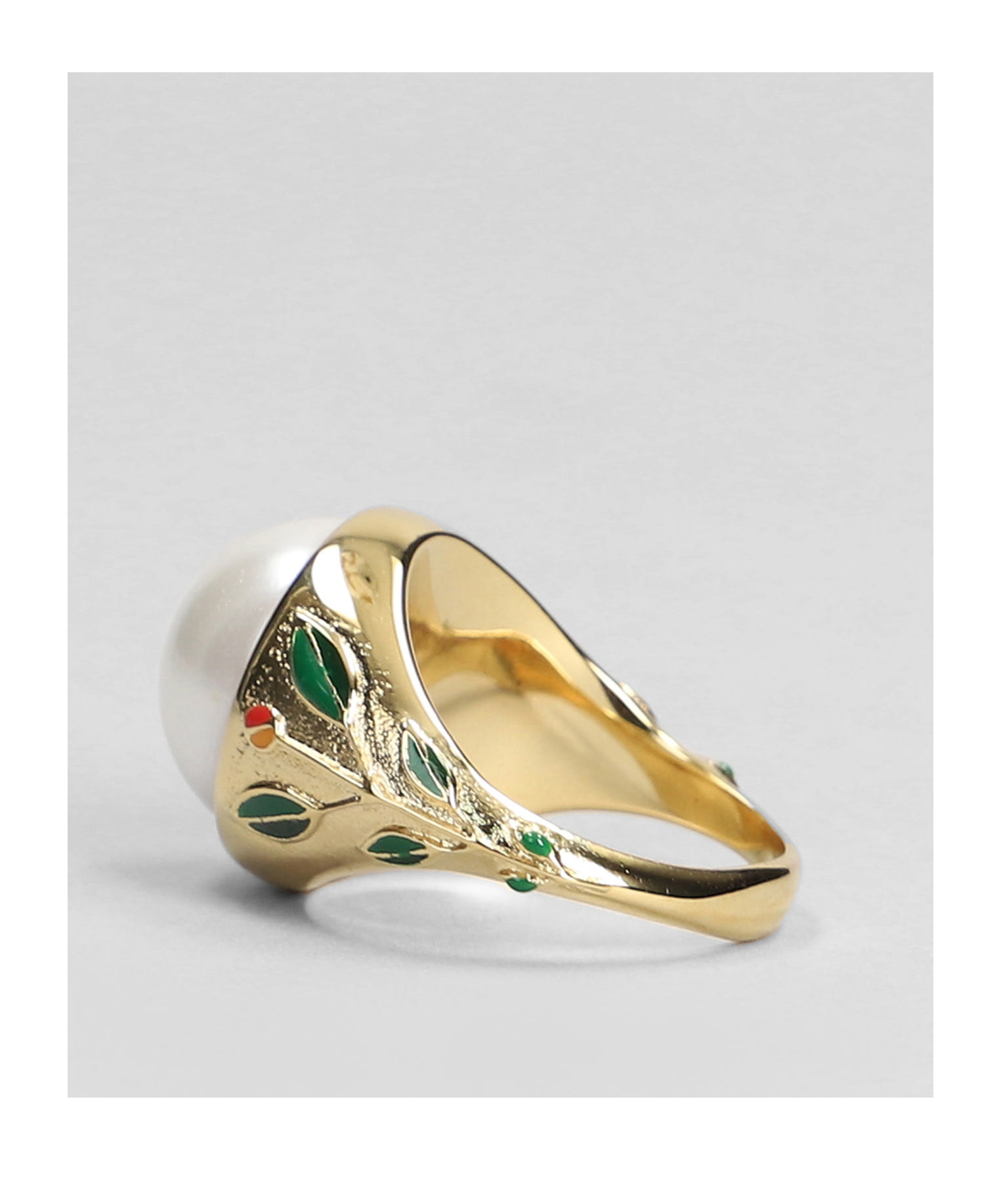 Casablanca Pearl Signet Ring Laurel Detailing In Gold