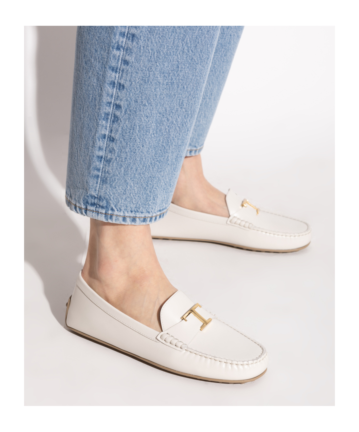 Tod's Round Head Loafer Shoes In White