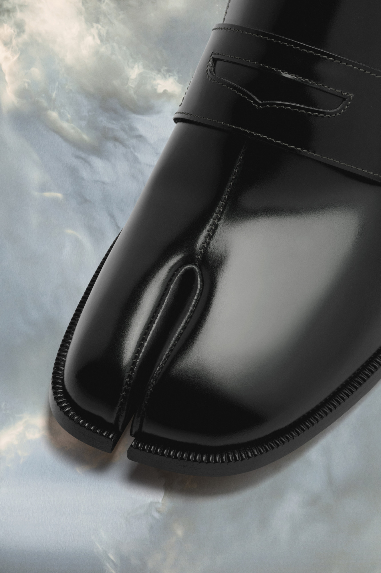 Maison Margiela Low-heel Tabi Calf-leather Loafers In Black