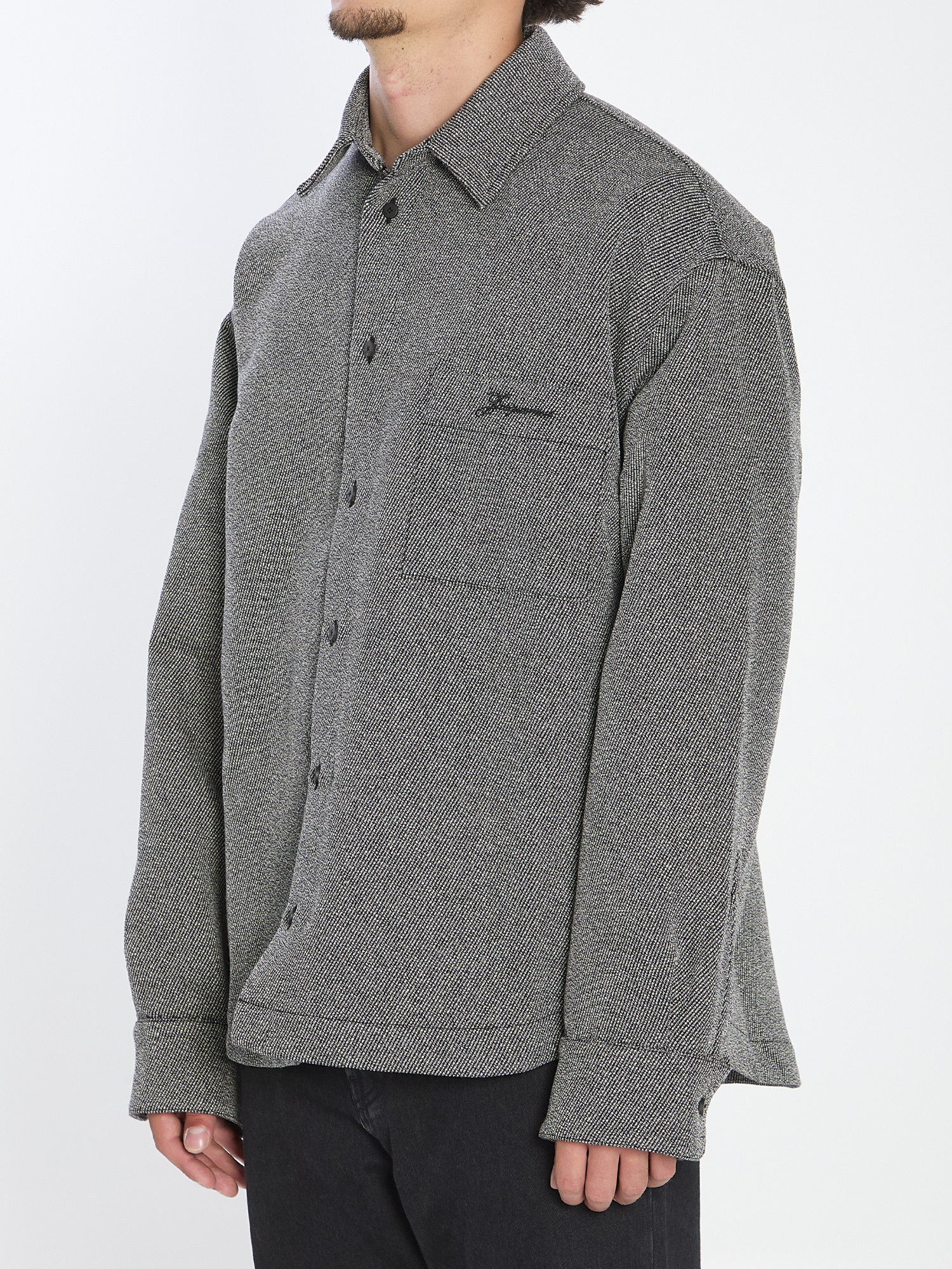 Jacquemus Molino Pointed-collar Buttoned Shirt Jacket In Gray
