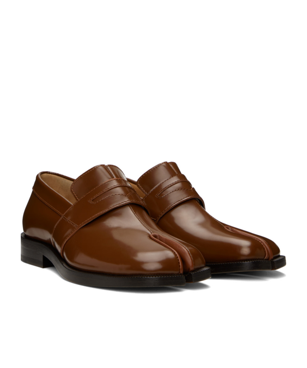 Maison Margiela Tabi-toe Polished-finish Loafers In Brown