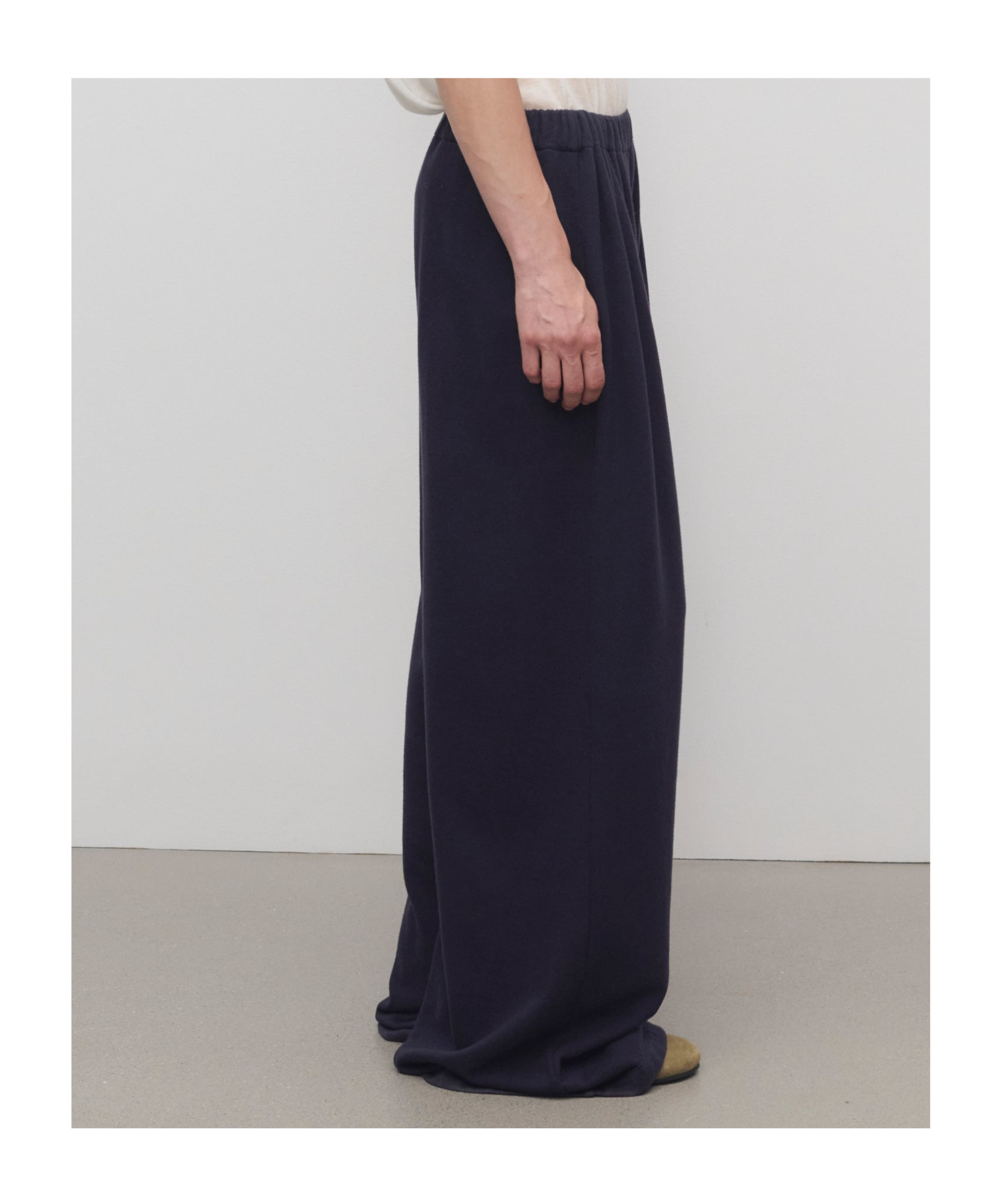 The Row Elastic Waist Sweatpants In Black
