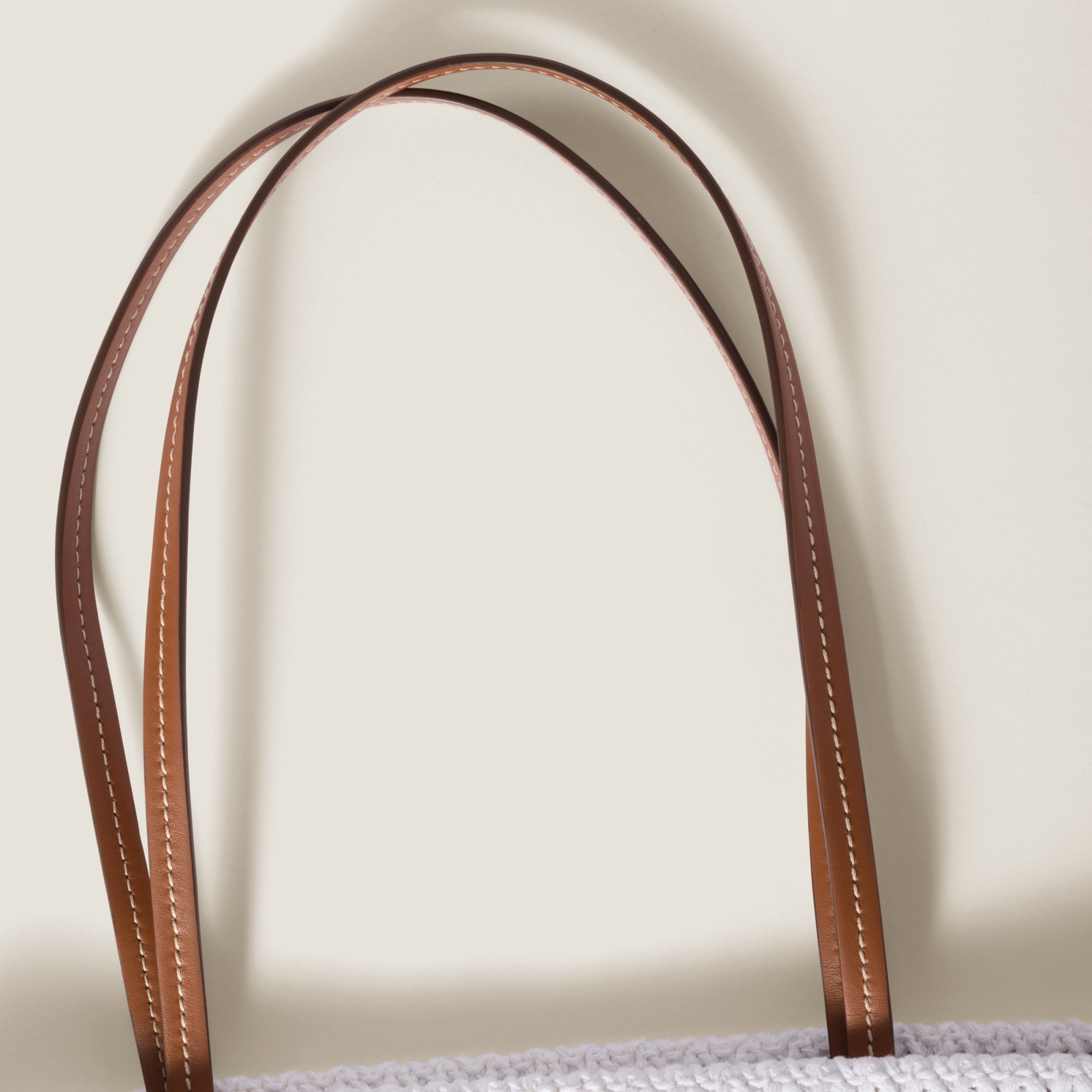 MIU MIU RAFFIA-EFFECT WOVEN TOTE BAG