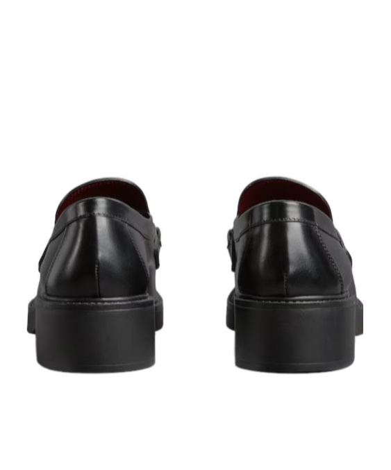 Gucci Logo-chain Leather Loafers In Black