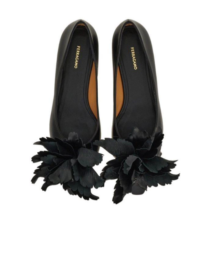 Ferragamo Flower Embellished Ballet Flat In Black
