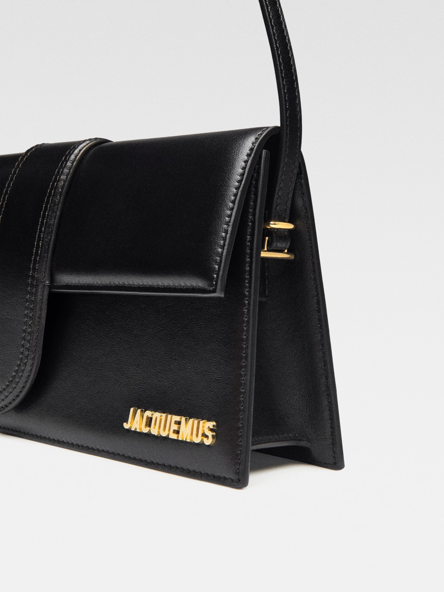 Jacquemus Long Rectangular Shoulder Bag Design