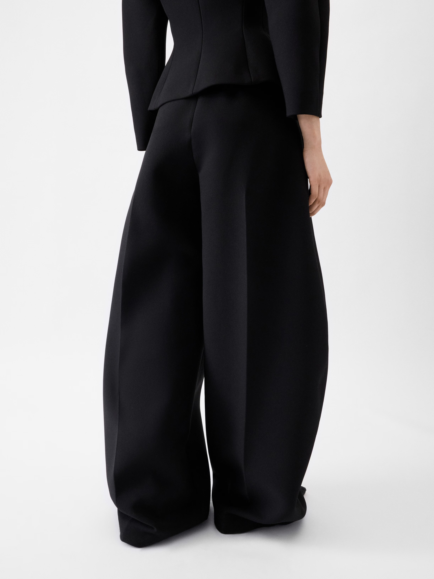 Jacquemus Le Pantalon Ovalo Pleated Wide-leg Trousers In Black