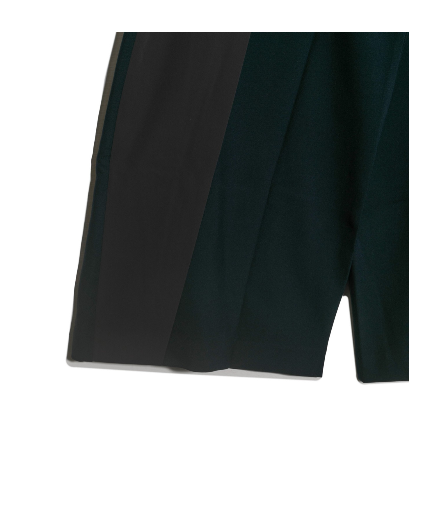 Chie Mihara Pleated Zipper Shorts In Black