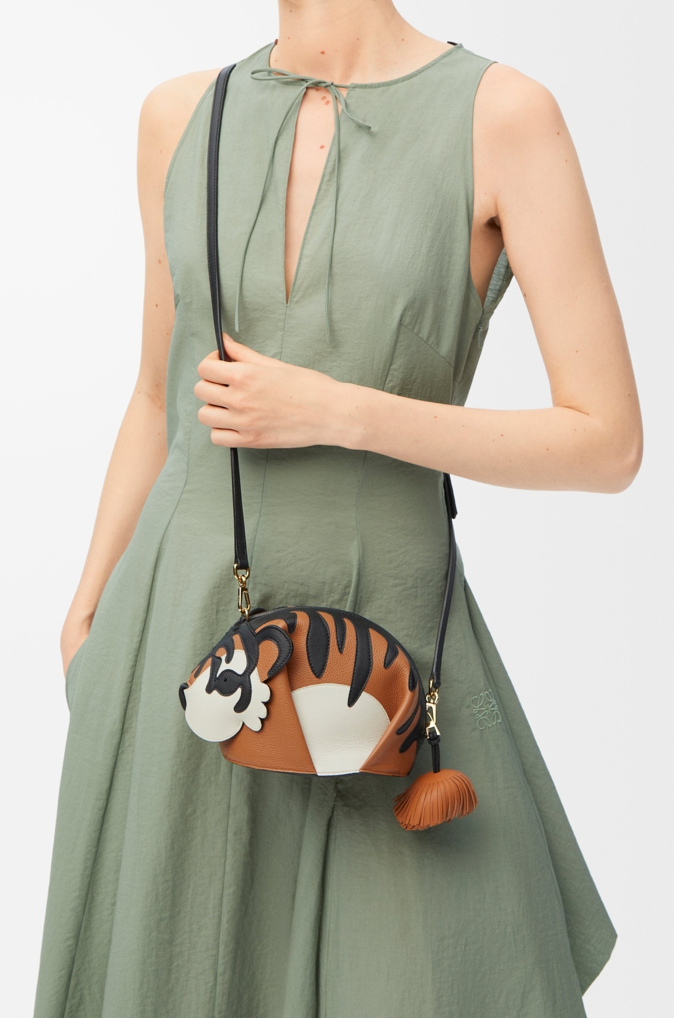 Loewe Tiger Bag In Calfskin In Black