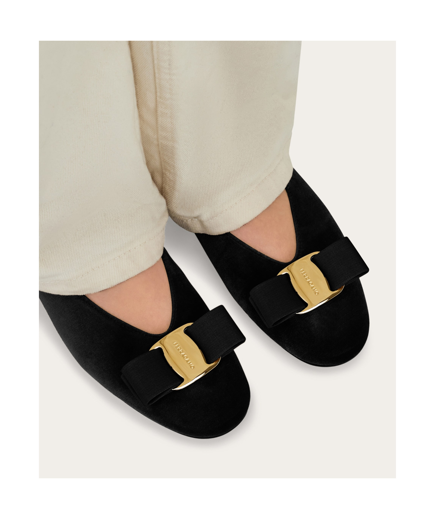 Ferragamo Vanna V Ballerinas In Velvet In Black