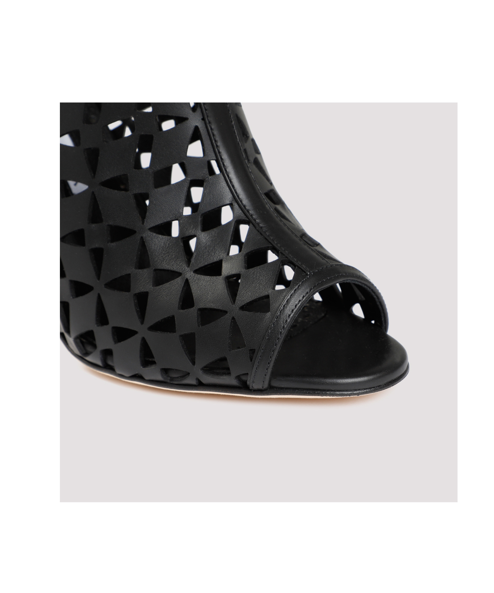 Manolo Blahnik Tingah 105 Leather Sandals In Black