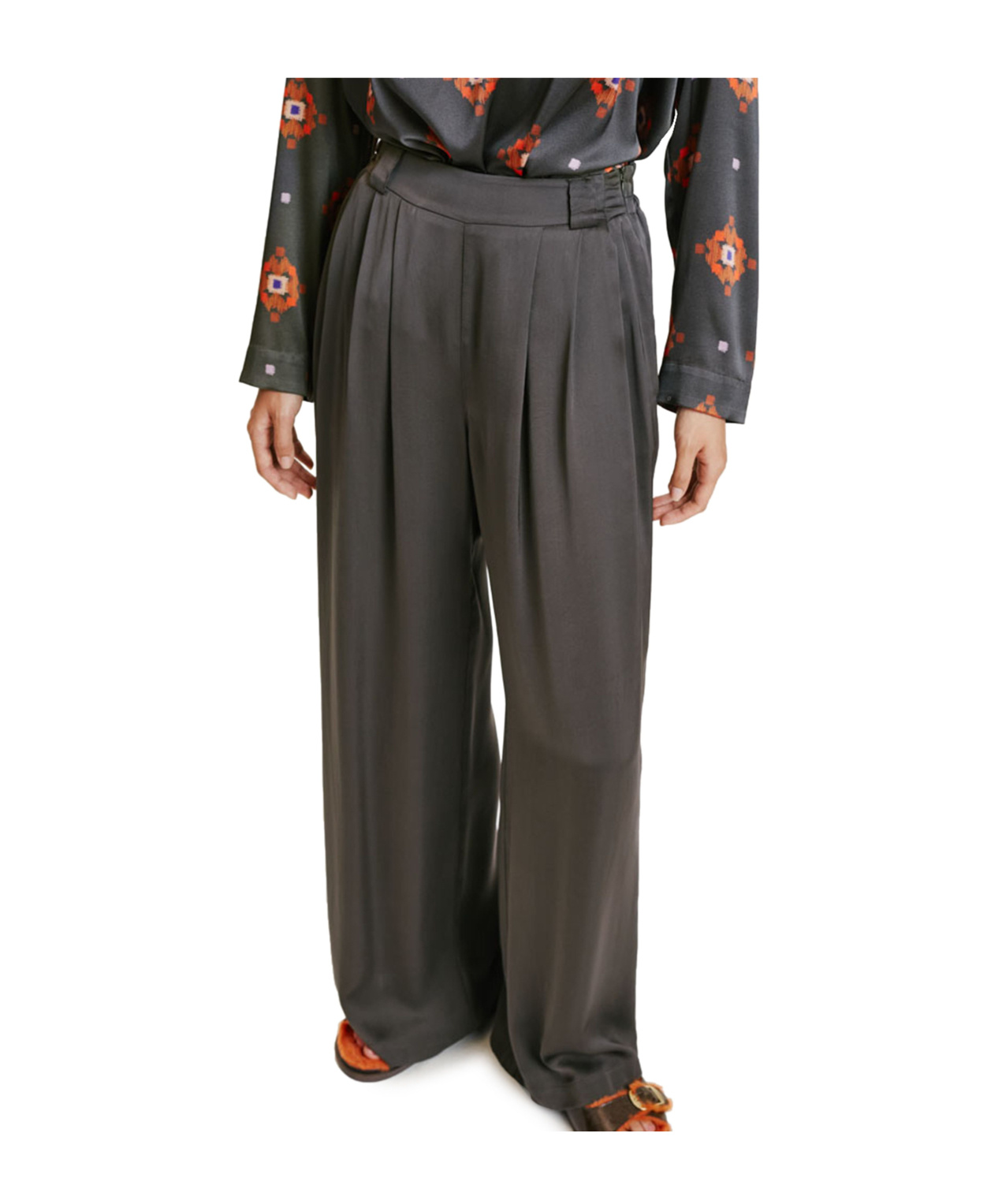Momoní Wide-leg Casual Pants In Black