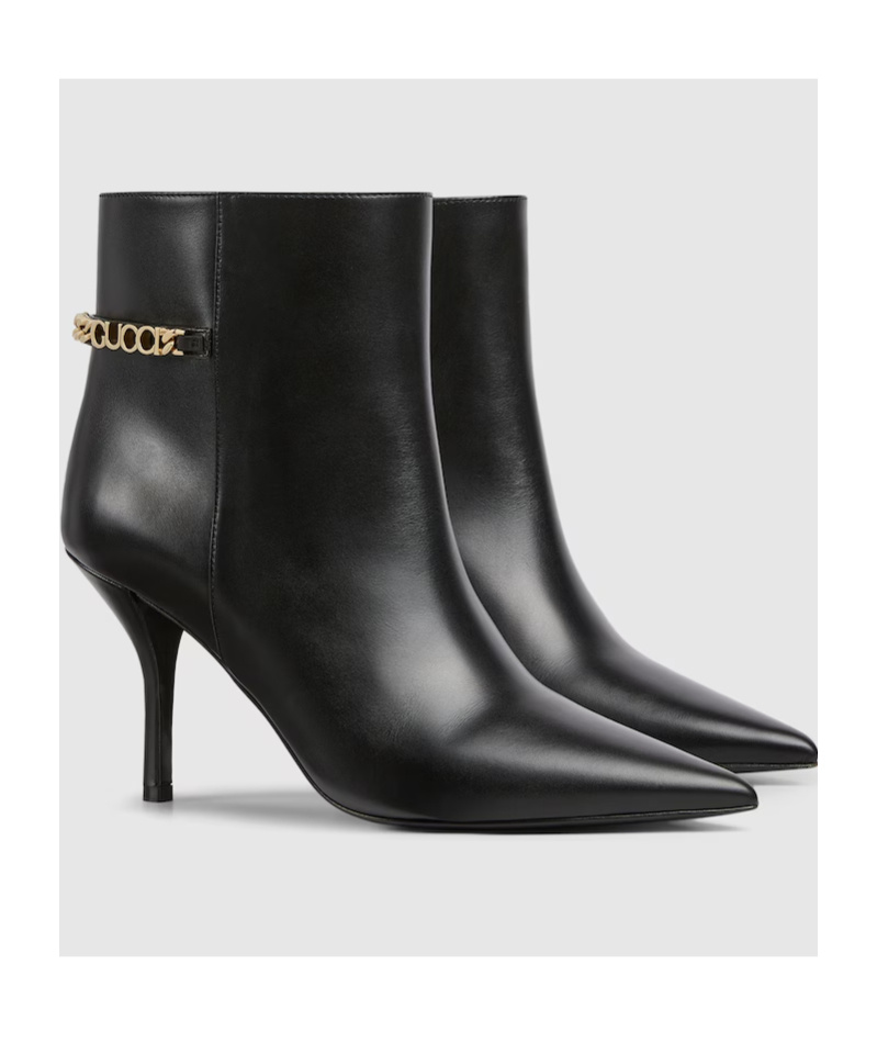 Gucci Signoria Leather Chain Ankle Booties In Black