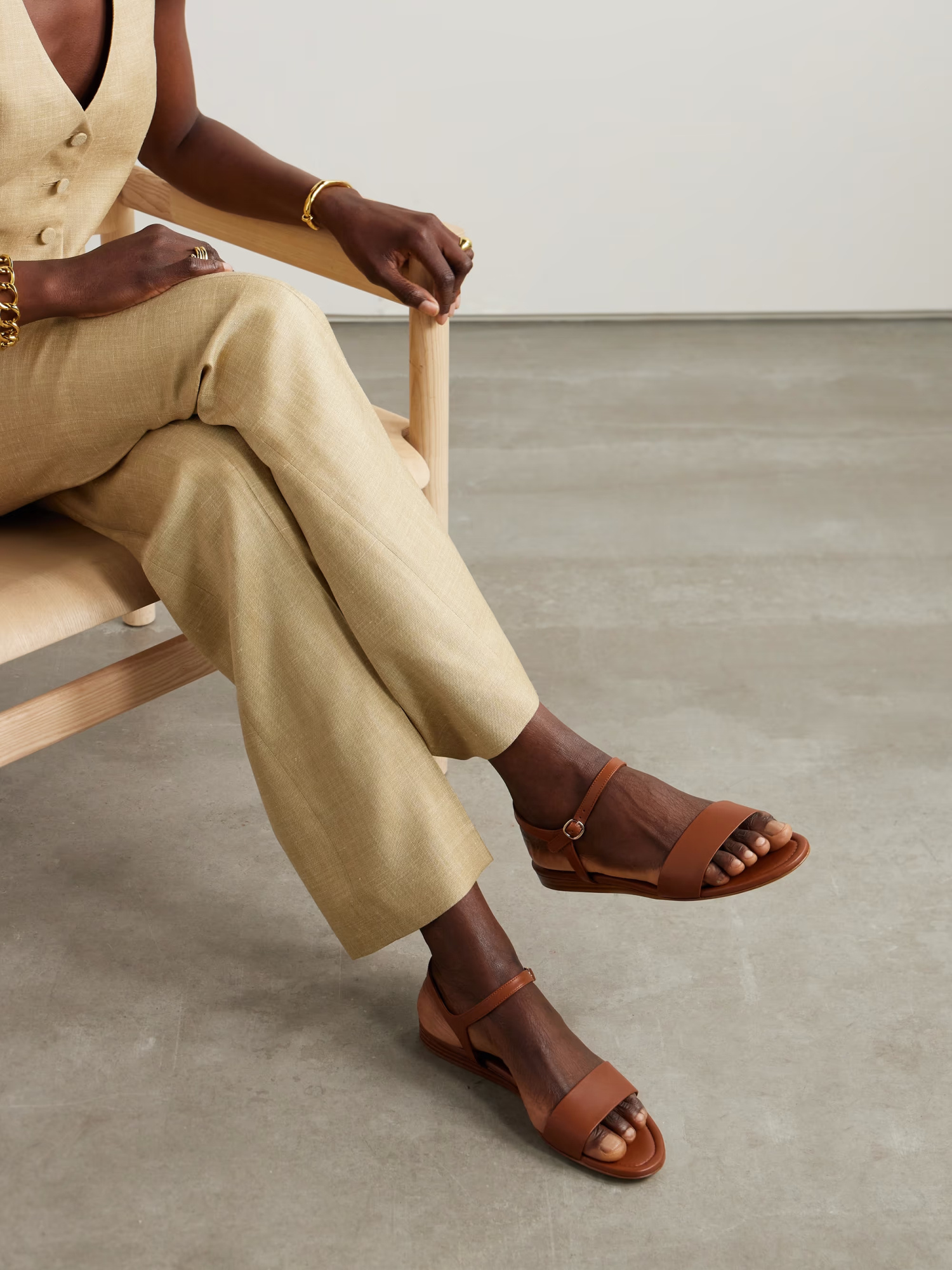 Gabriela Hearst Round-toe Flat Sandals In Brown