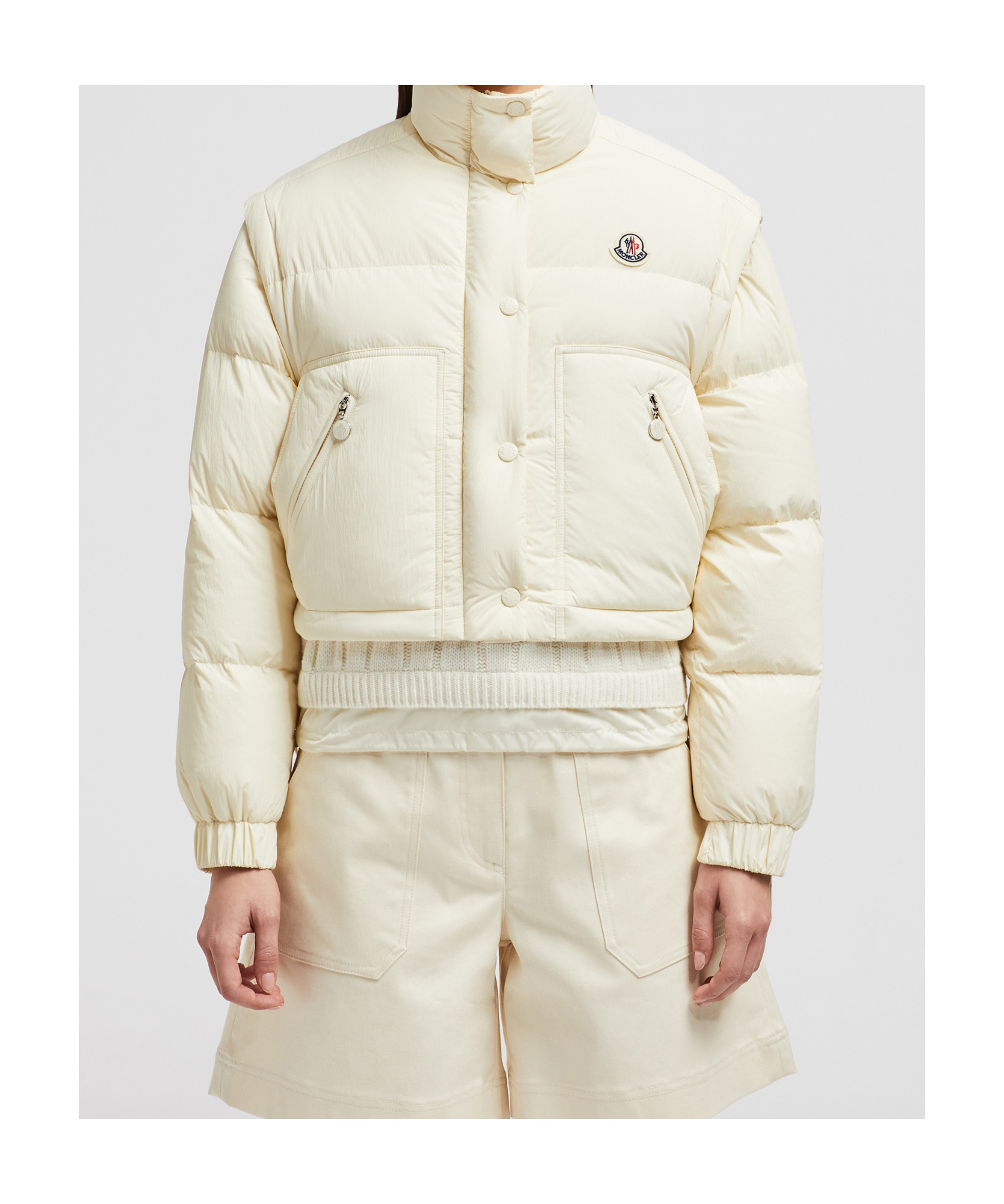 Moncler Selle Logo Patch Zipped Jacket In White
