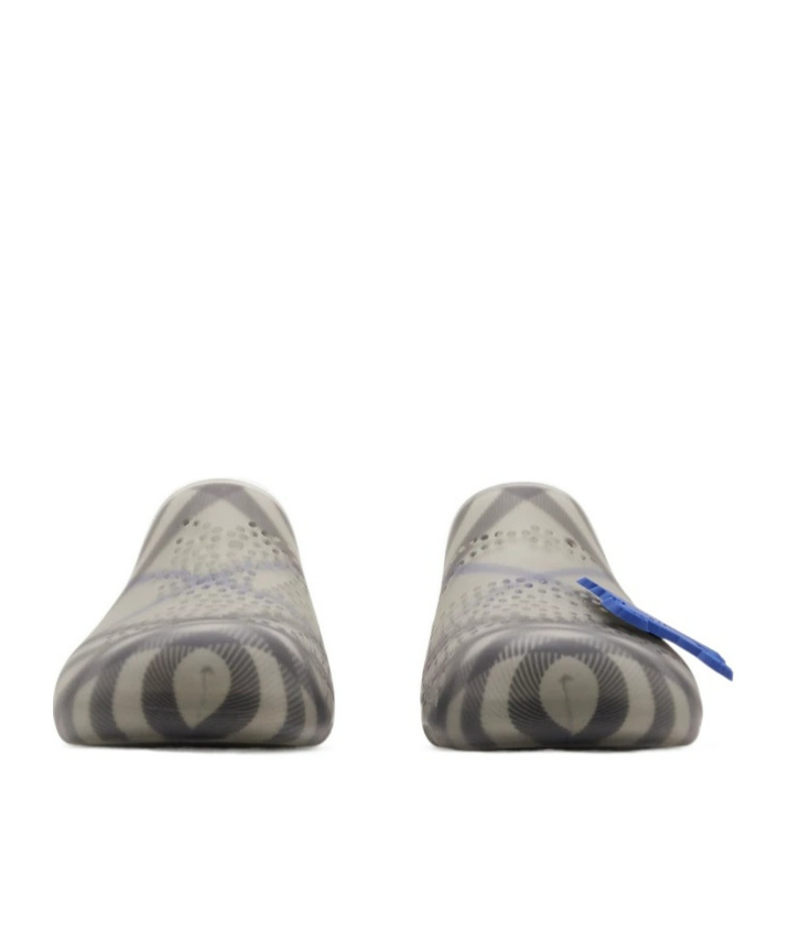 Burberry Checked-lining Stingray Rubber Clogs In Gray