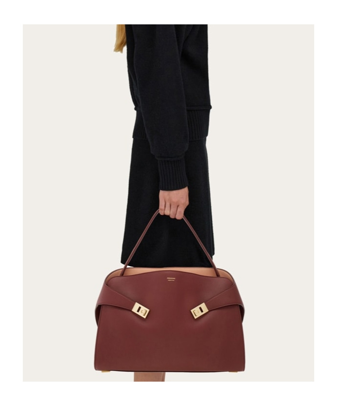 FERRAGAMO FERRAGAMO MEDIUM HUG LOGO PRINTED TOTE BAG