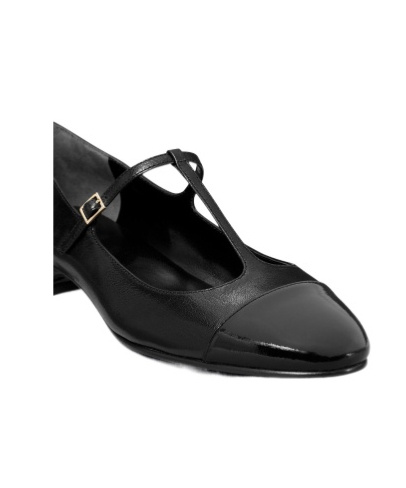 Tory Burch Round Head Ballet Shoes In Black