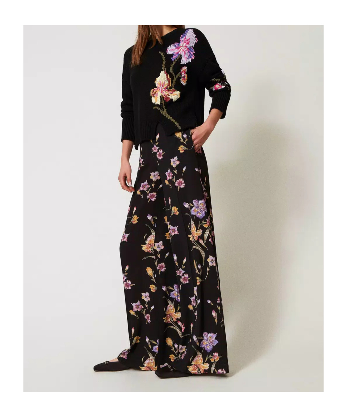 Twinset Twin-set Relaxed Fit Black Trousers In Black