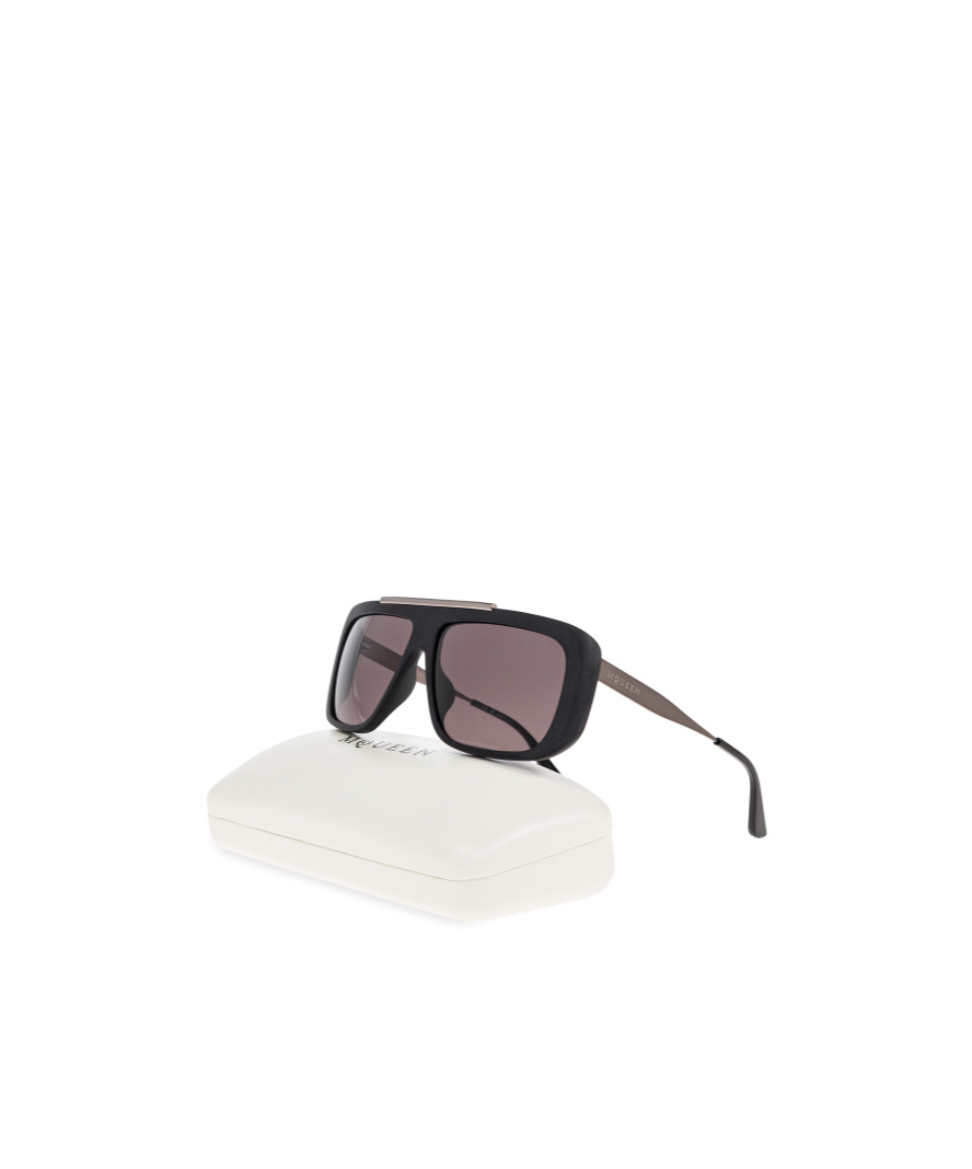 Alexander Mcqueen Engraved Logo Aviator Sunglasses In Gray