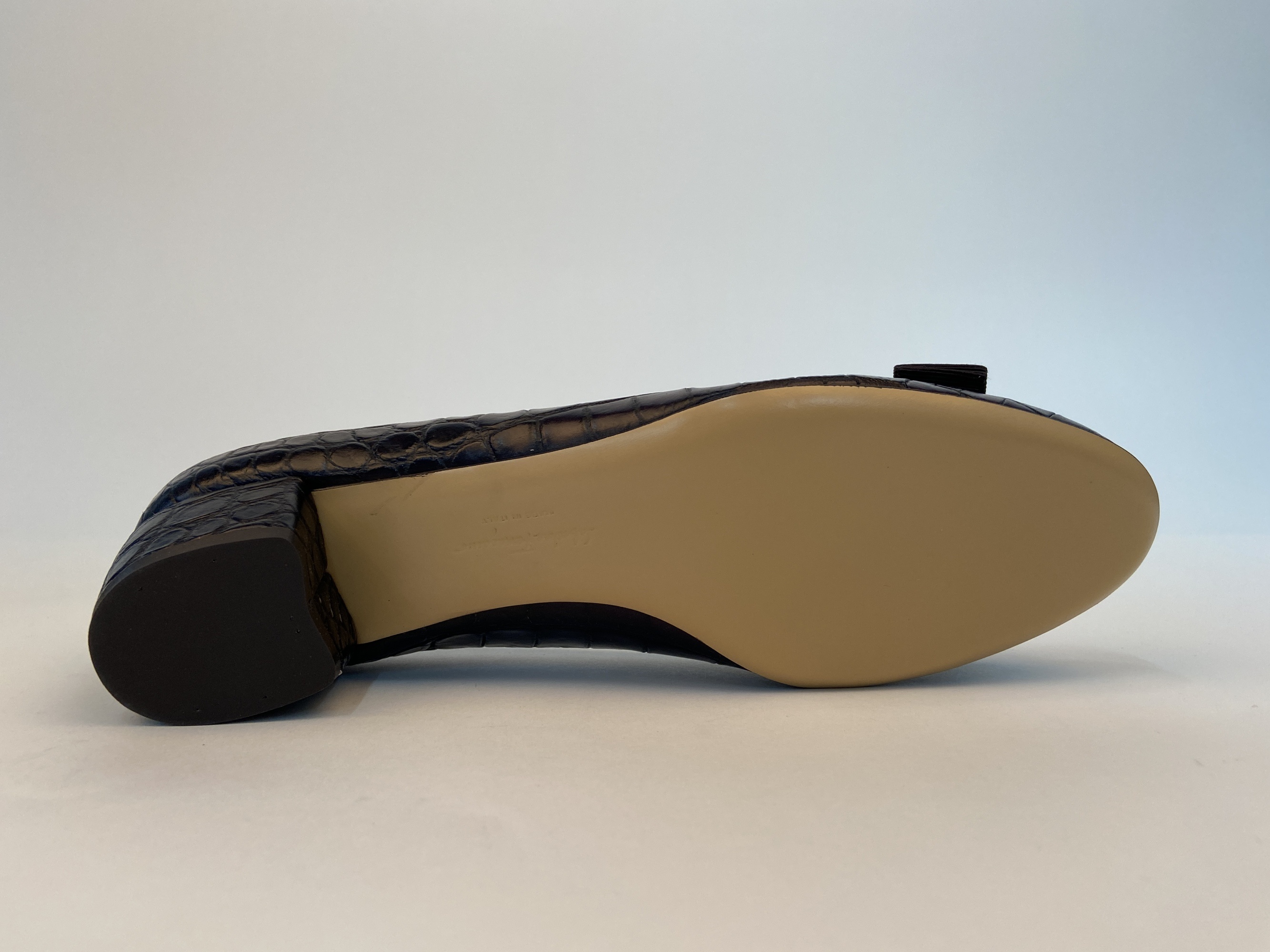 Ferragamo Logo Ballet Shoes In Black