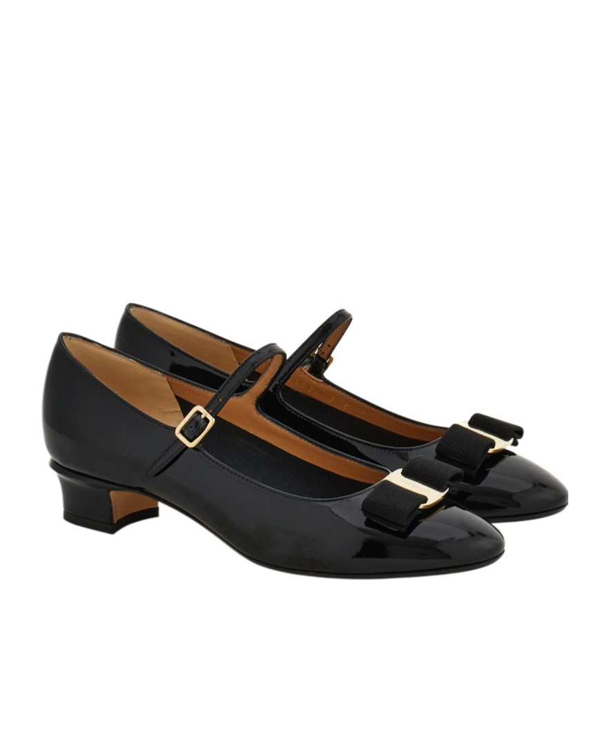 Ferragamo Mary Jane With Vara Bow In Black