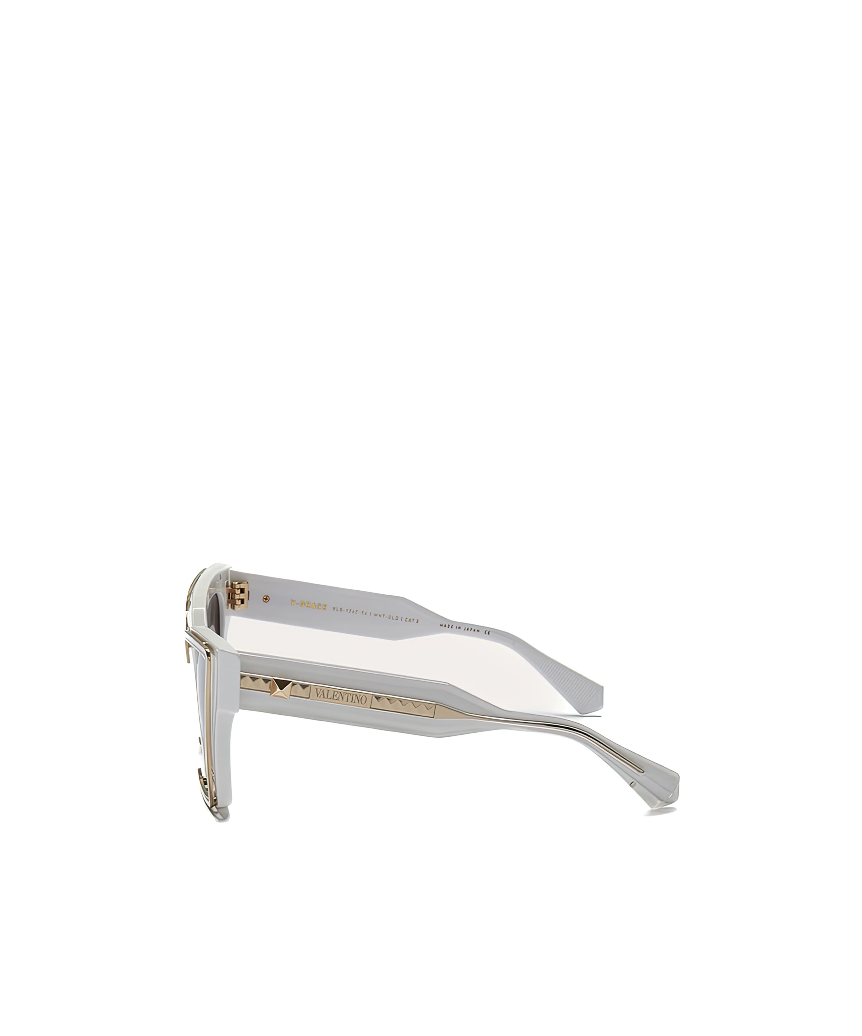 Valentino Logo Sunglasses In Gray