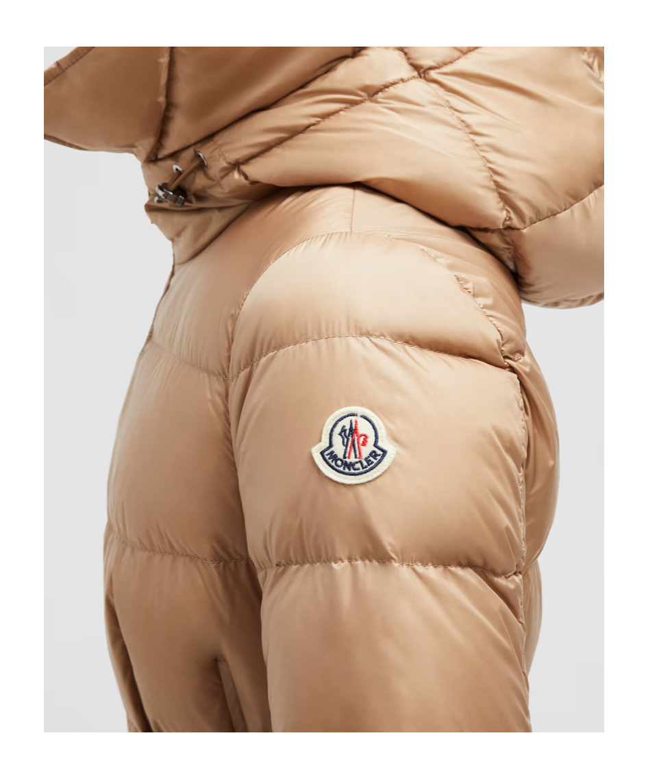 Moncler Doudoune Longue À Capuche Bordée De Shearling Boedic In Brown