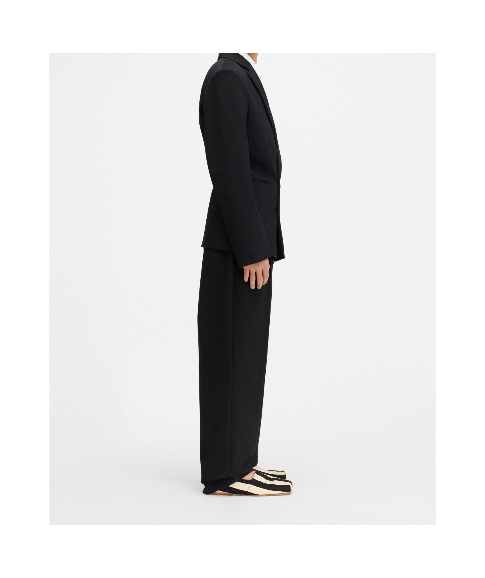 Jacquemus Double-breasted Jacket Featuring Shoulder Pads In Black