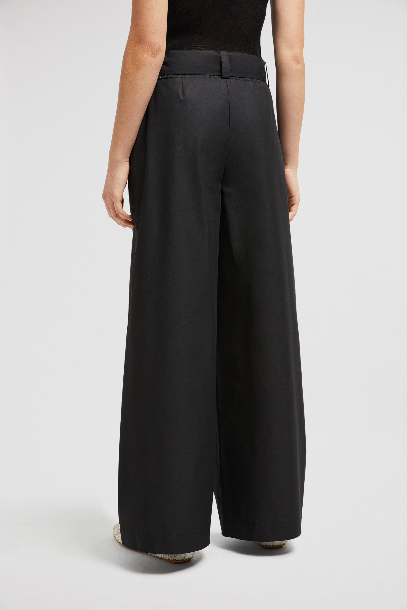Moncler Tied-waist Trousers In Black