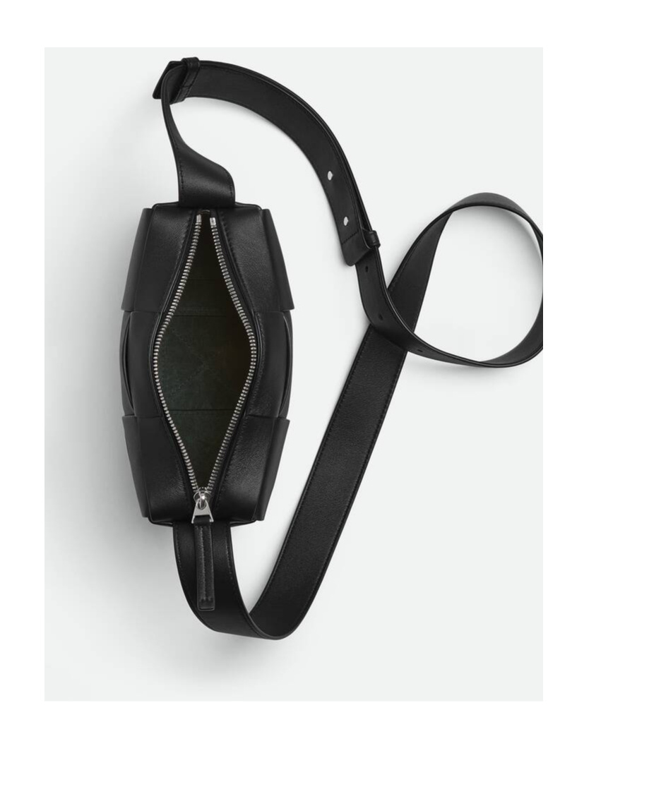Bottega Veneta Small Arco Camera Bag In Black