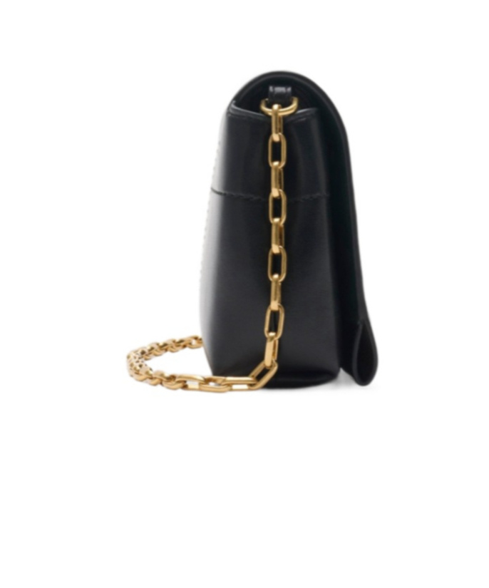 Burberry Snip Chain Shoulder Bag In Black