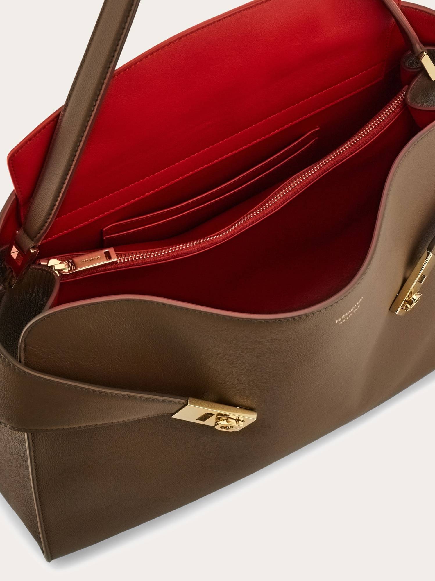 FERRAGAMO FERRAGAMO HUG SOFT BICOLOR MEDIUM SHOULDER BAG