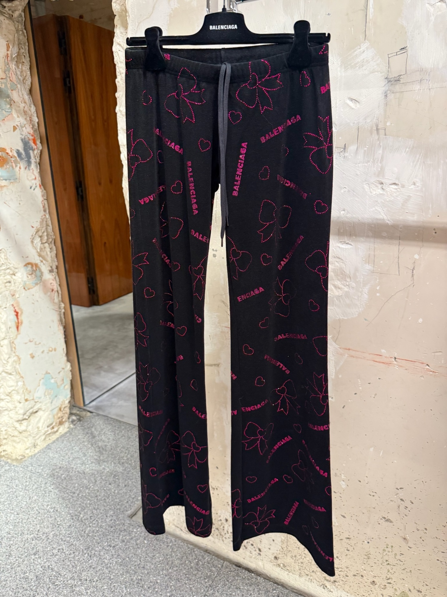 Balenciaga Bow-patterned Casual Pants In Black