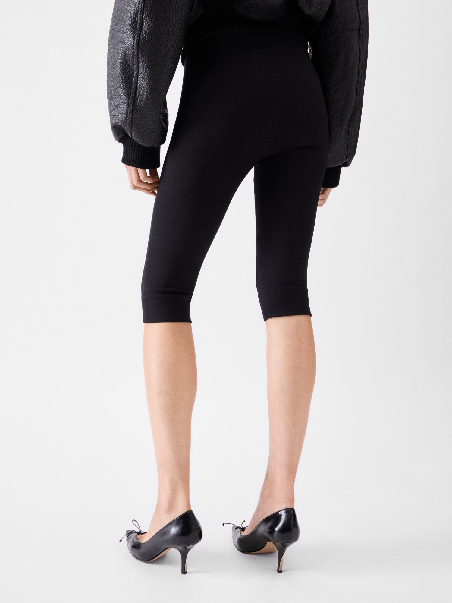 Jacquemus The Capri Pants In Black