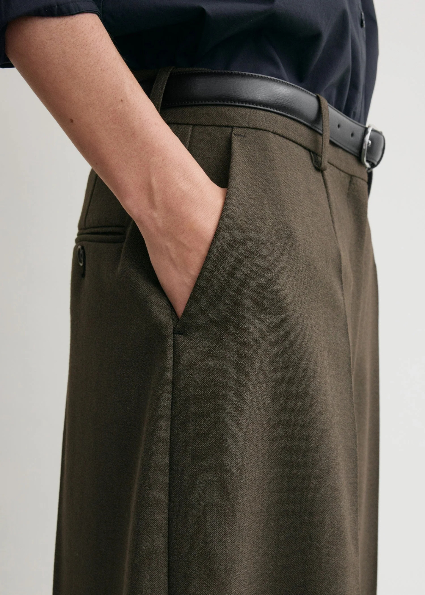 Totême Wide Tailored Trousers Forest In Neutral