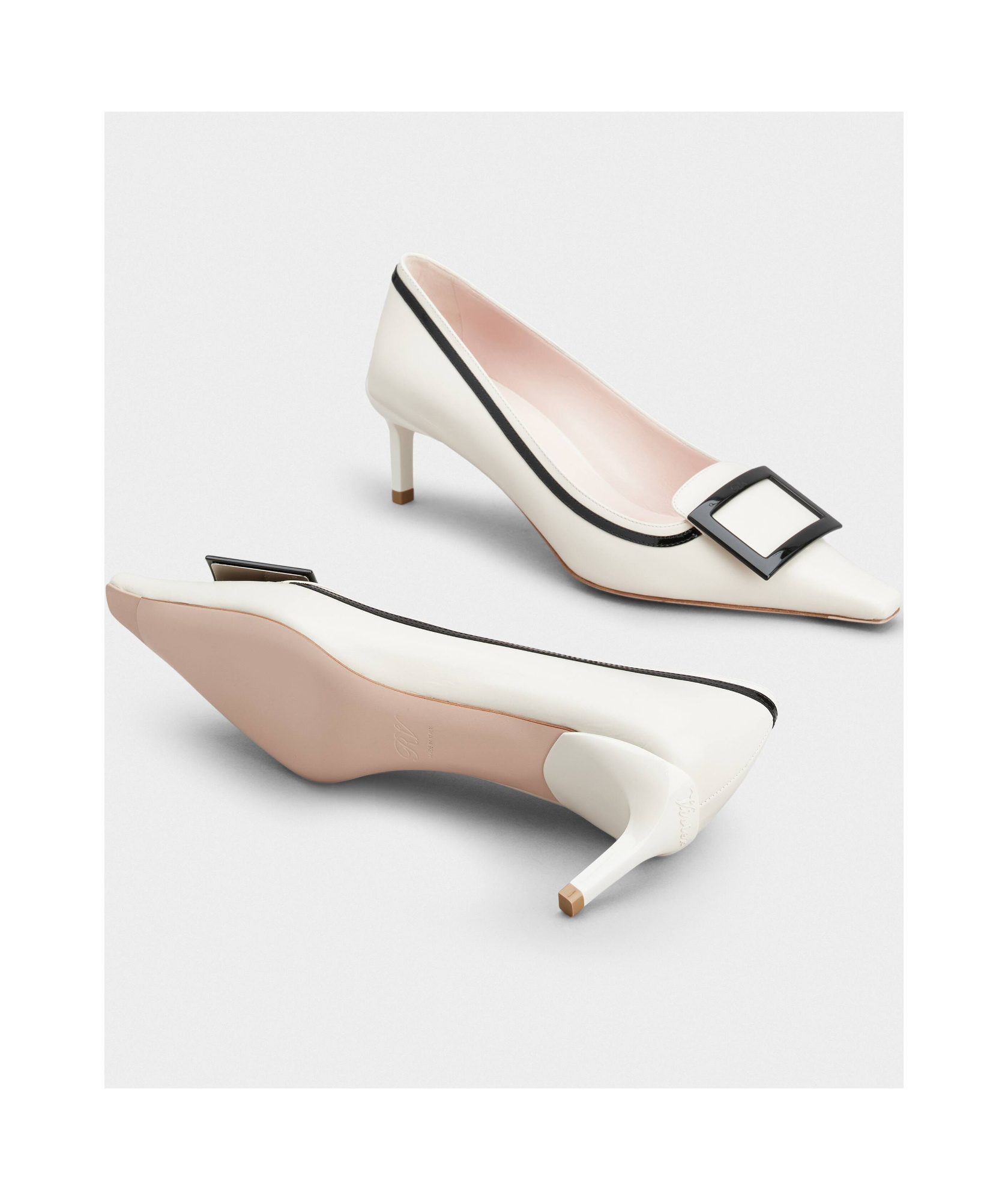 Shop Roger Vivier Viv' Canard Pumps In Leather In Nude