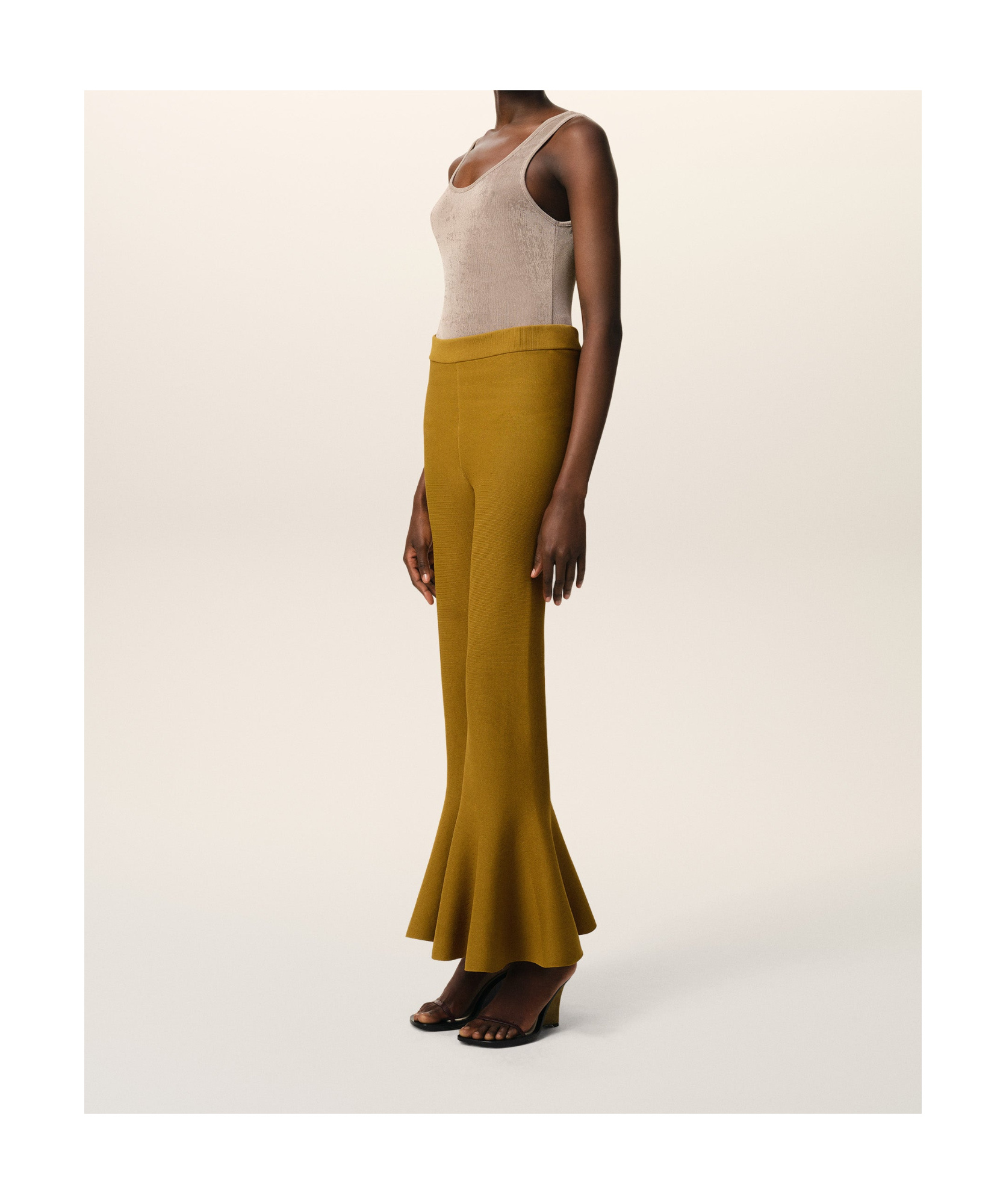 Ami Alexandre Mattiussi Fluted Hem High Waist Stretch Trousers In Brown