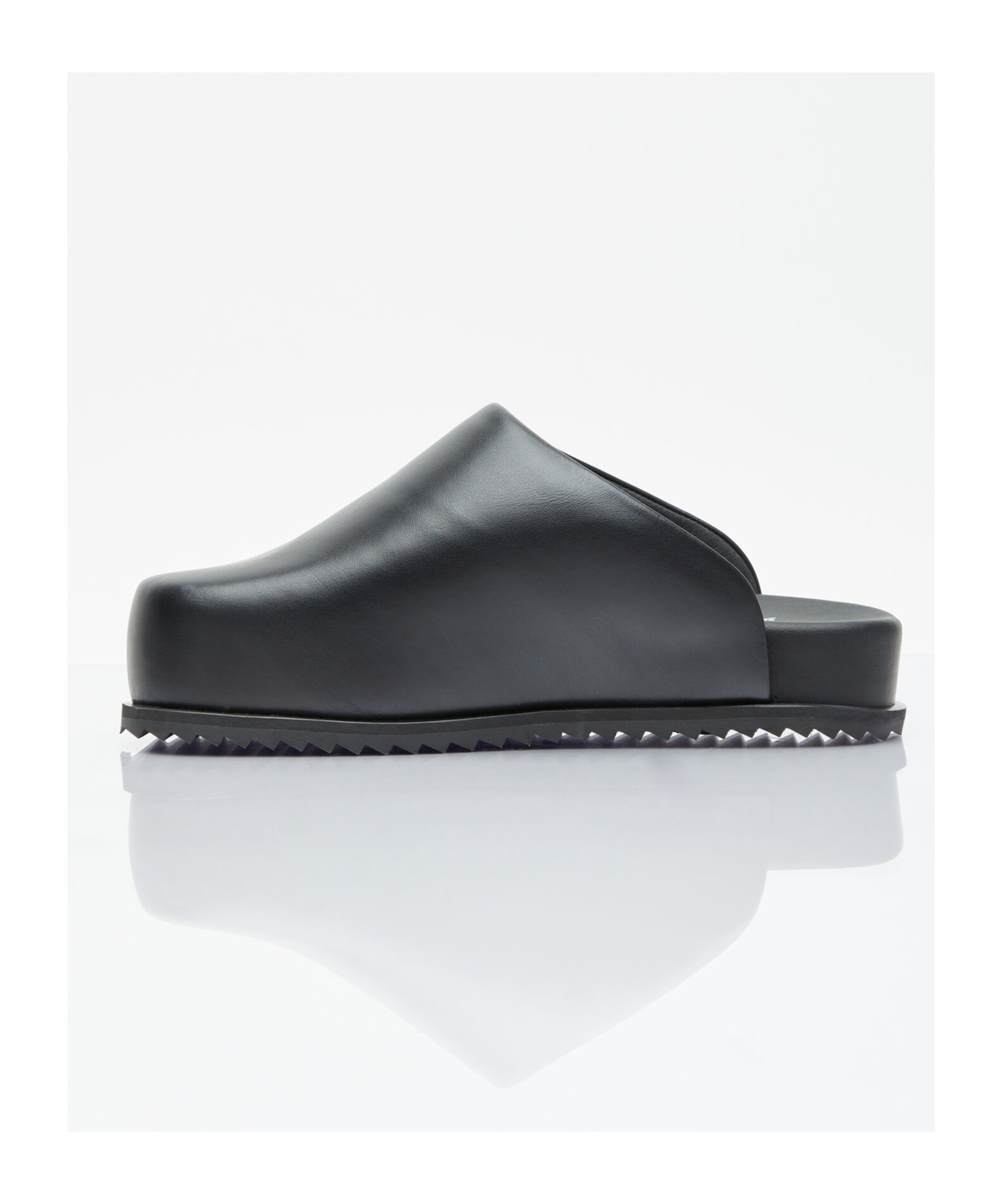 Yumeyume Square Toe Muller Shoes In Black