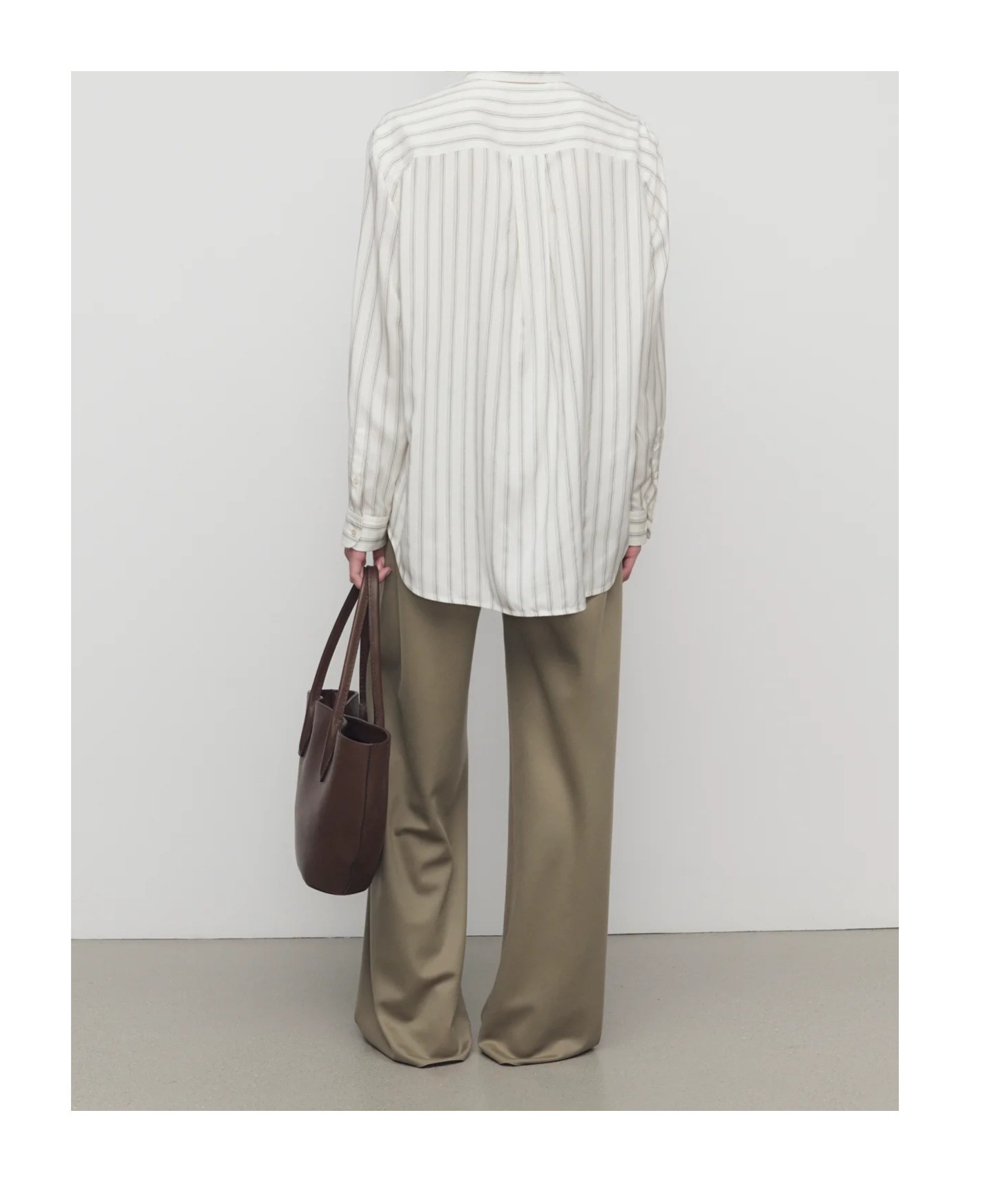 The Row Elastic Waist Casual Pants In Brown
